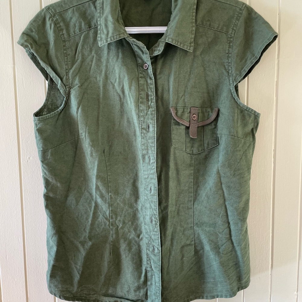 🍄 2/12$ Reitmans Olive Green Top linnen short sleeves